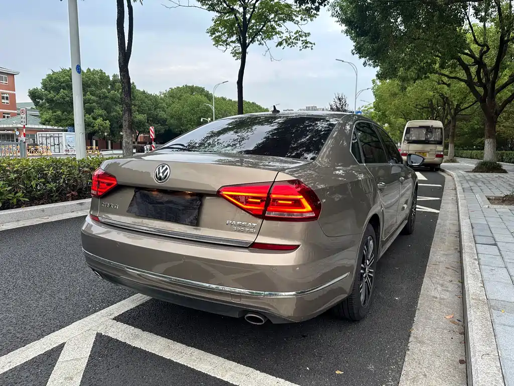 Volkswagen Passat — фото 5