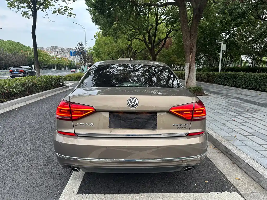 Volkswagen Passat — фото 6