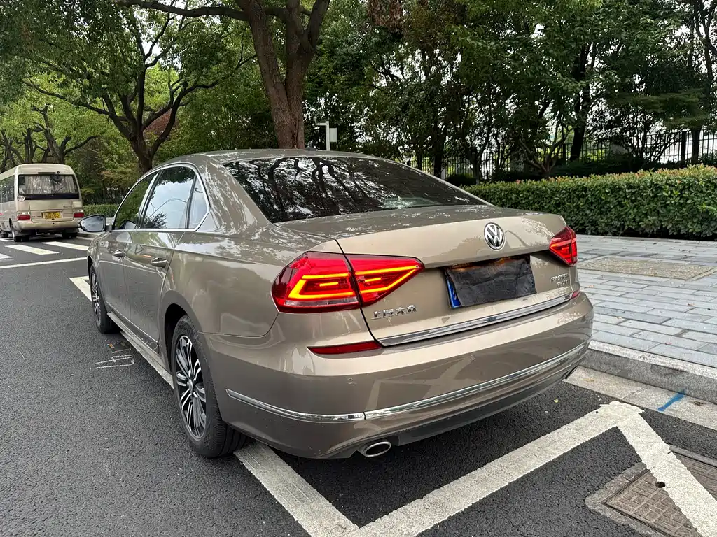 Volkswagen Passat — фото 7