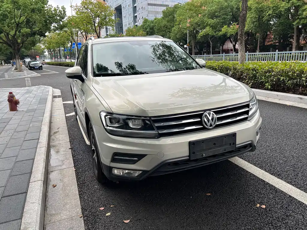Volkswagen Tiguan L — фото 3