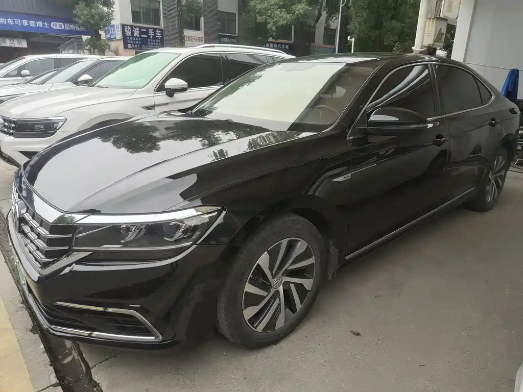 Volkswagen Passat PHEV — фото 3