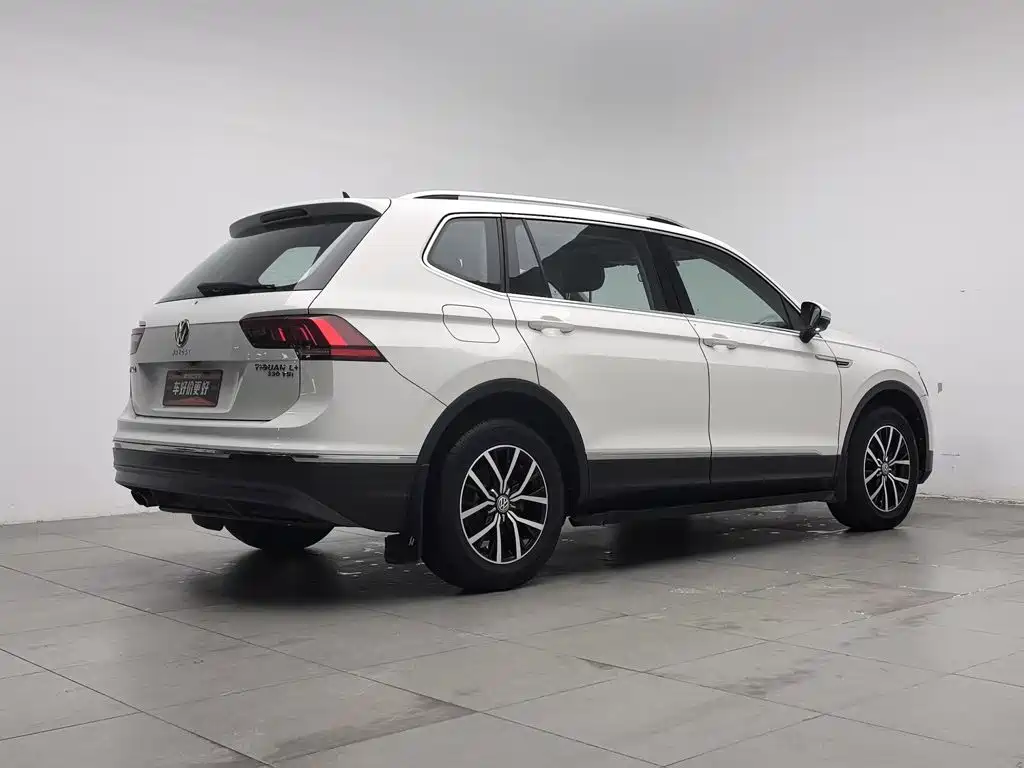 Volkswagen Tiguan L — фото 2