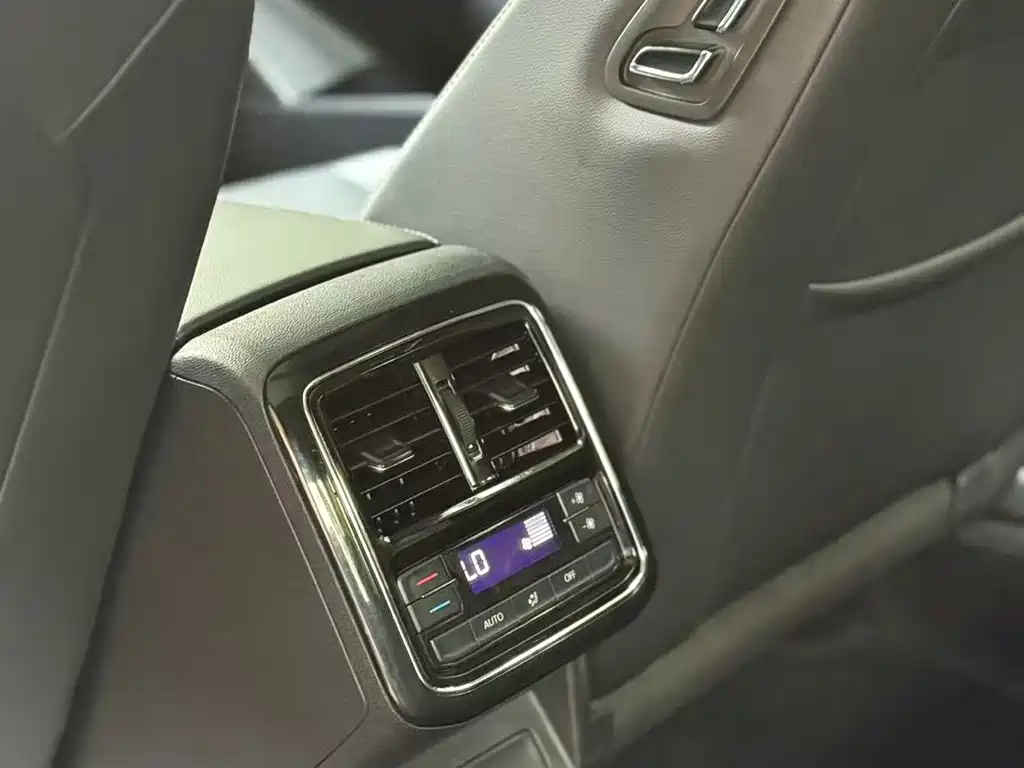 Volkswagen Passat — фото 7