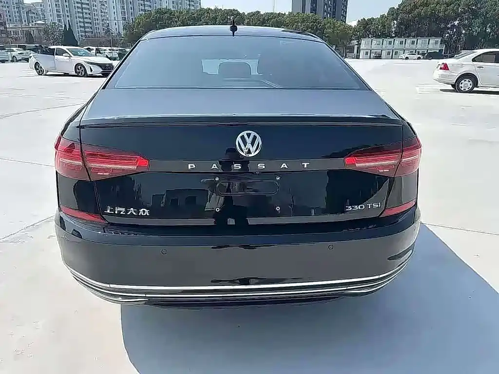 Volkswagen Passat — фото 6