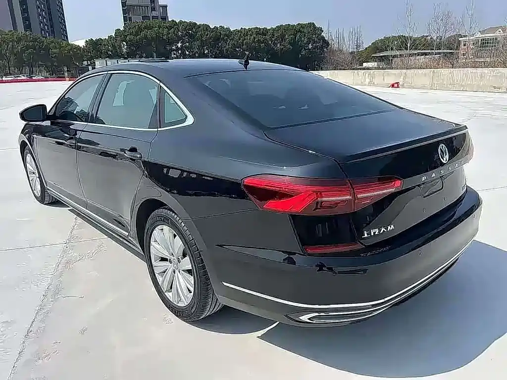 Volkswagen Passat — фото 7