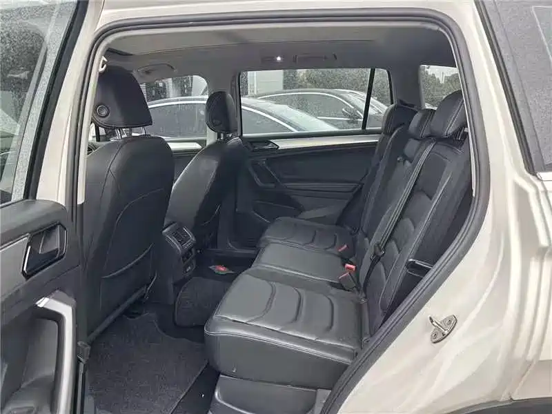 Volkswagen Tiguan L — фото 4