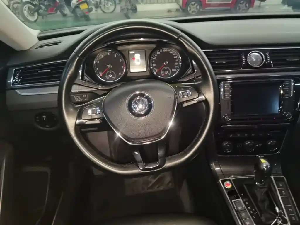 Volkswagen Passat — фото 11