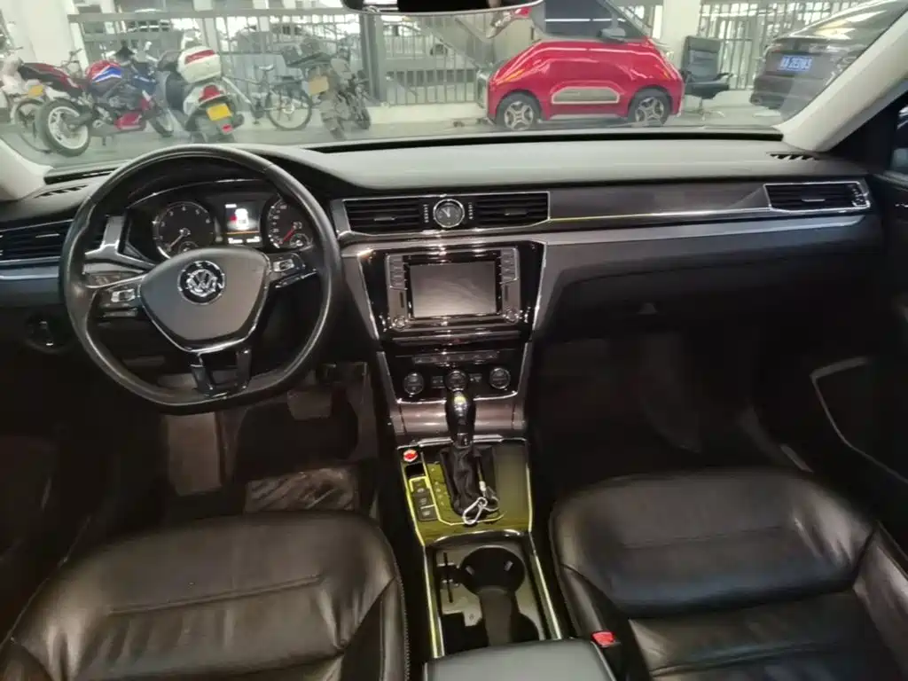 Volkswagen Passat — фото 10