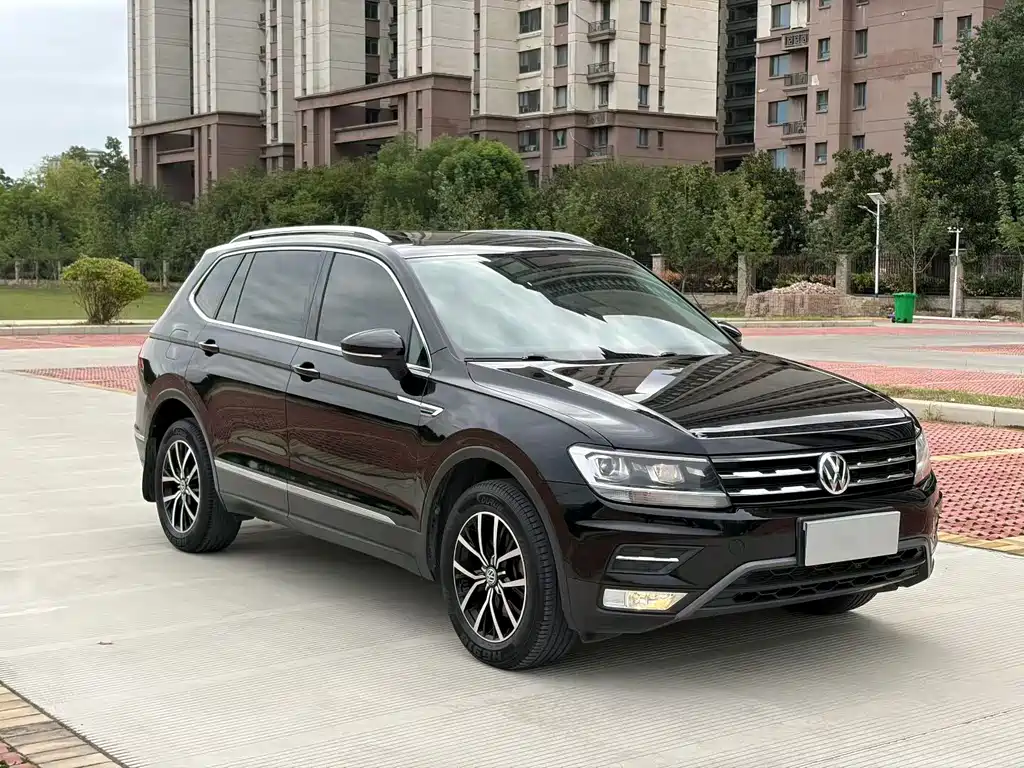 Volkswagen Tiguan L — фото 3