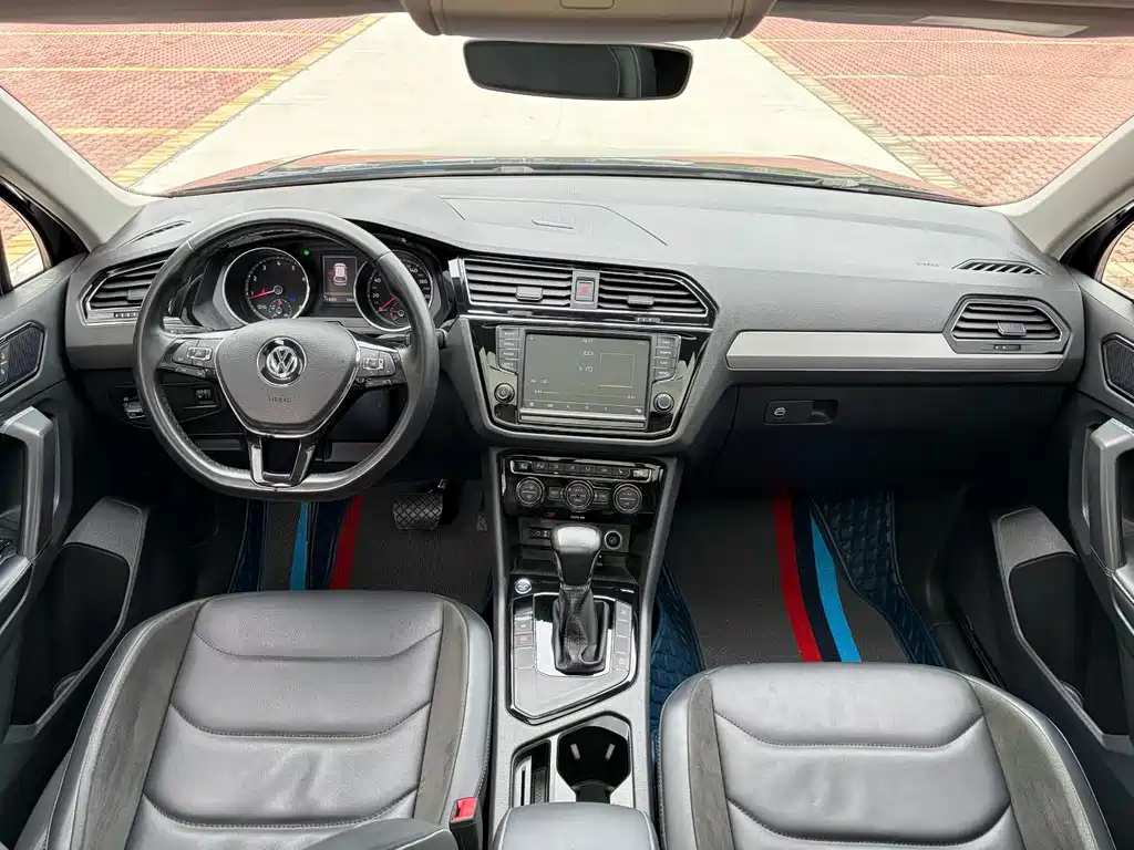 Volkswagen Tiguan L — фото 5
