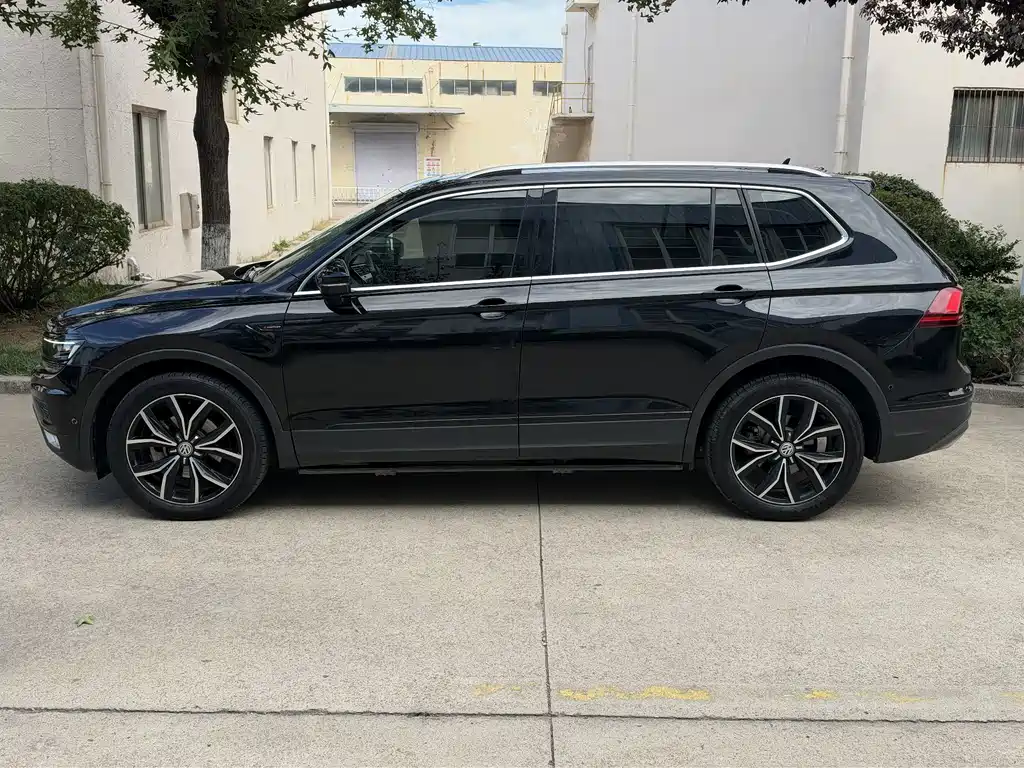 Volkswagen Tiguan L — фото 2