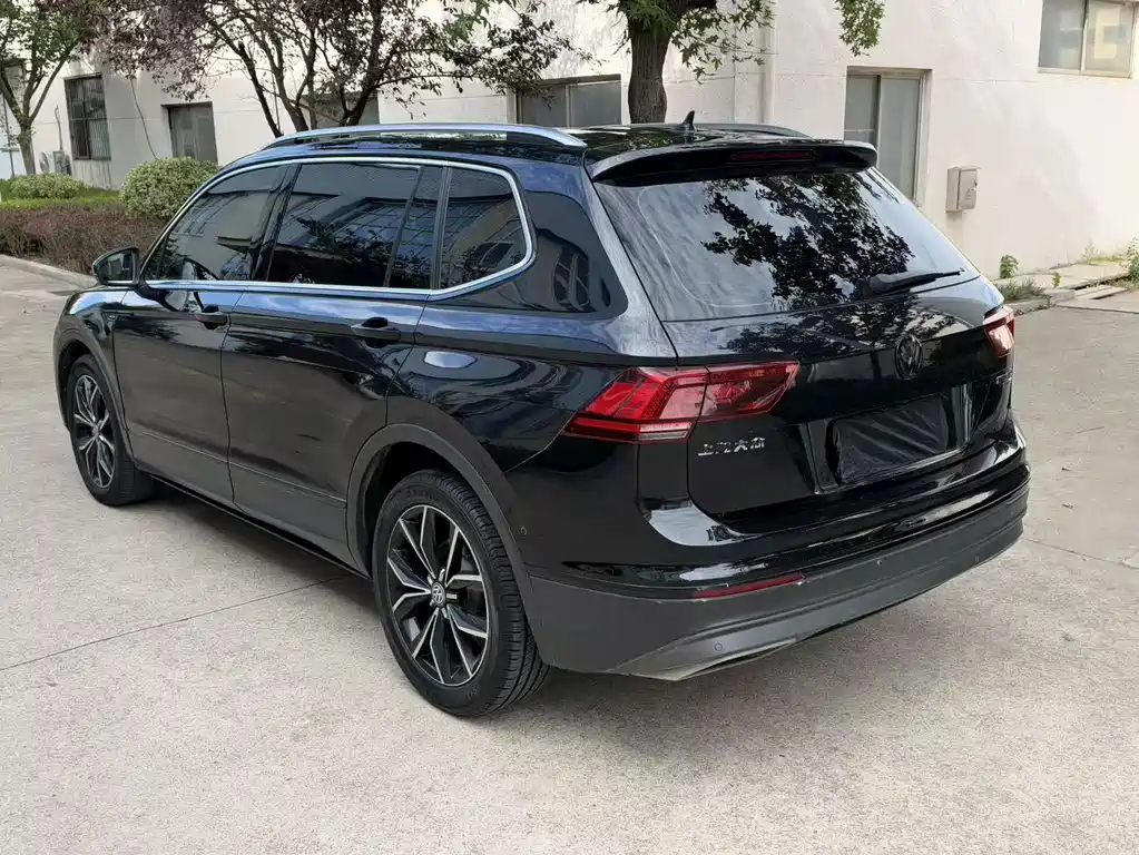 Volkswagen Tiguan L — фото 5