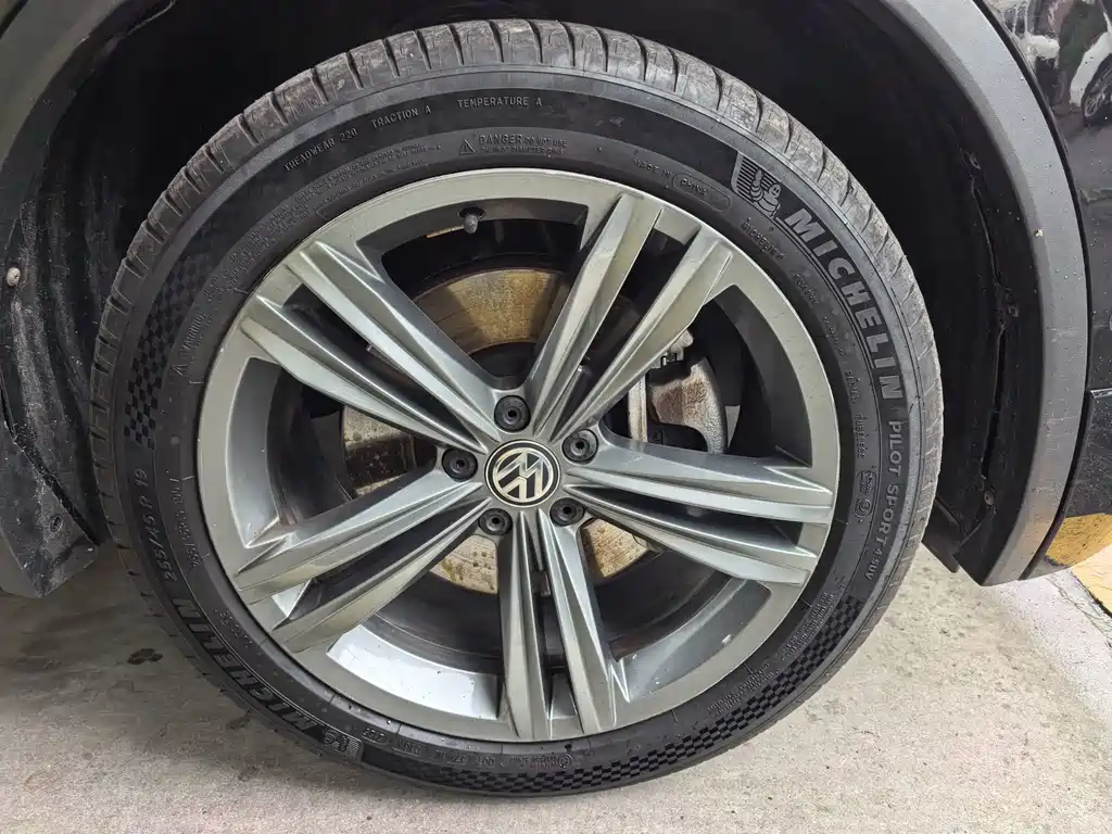 Volkswagen Tiguan — фото 5