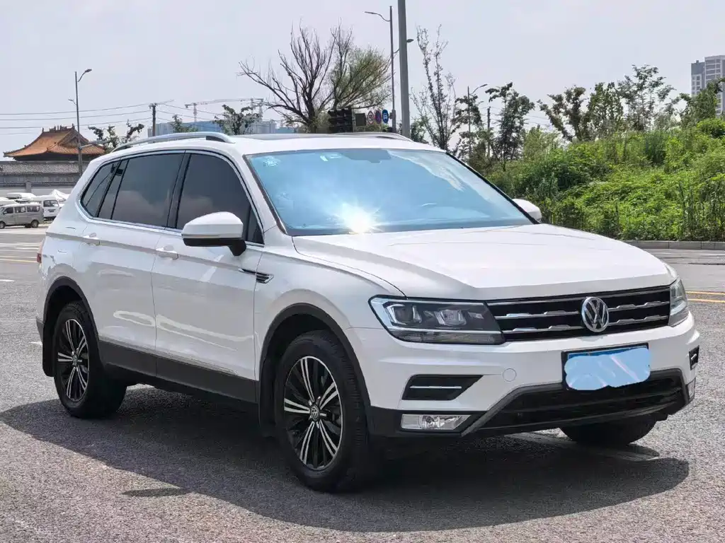 Volkswagen Tiguan L — фото 3