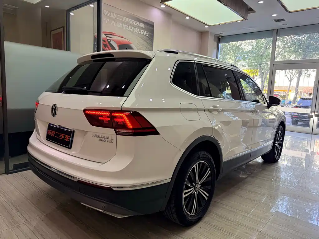 Volkswagen Tiguan L — фото 3