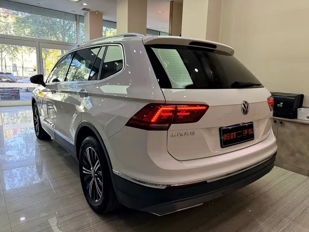 Volkswagen Tiguan L — фото 4