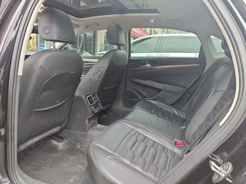 Volkswagen Passat — фото 8