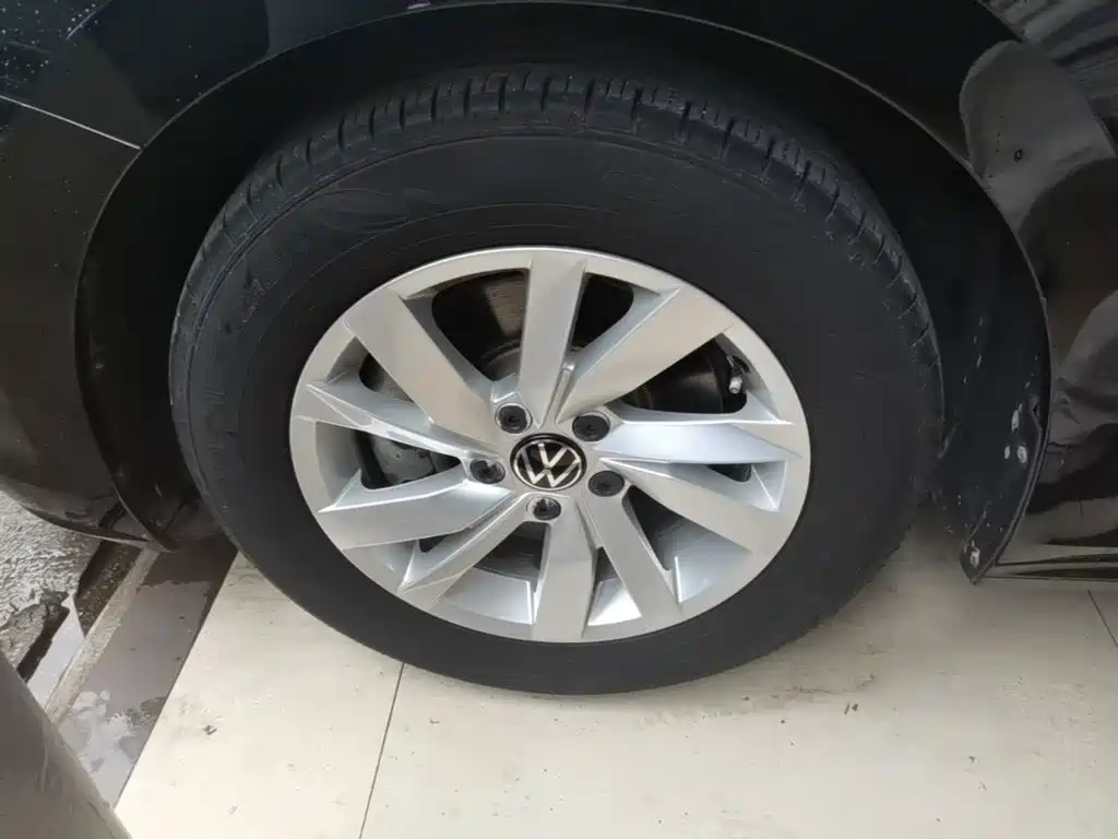 Volkswagen Passat — фото 23