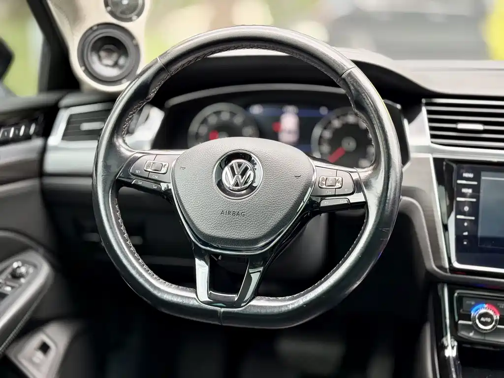 Volkswagen Phideon — фото 8