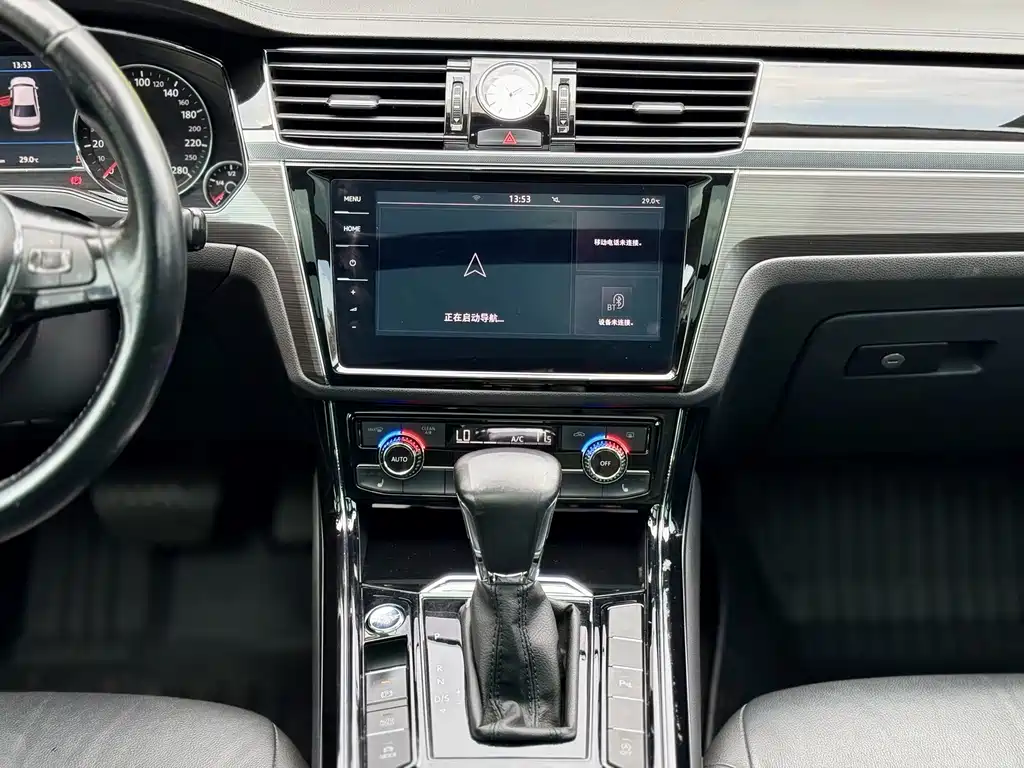 Volkswagen Phideon — фото 9