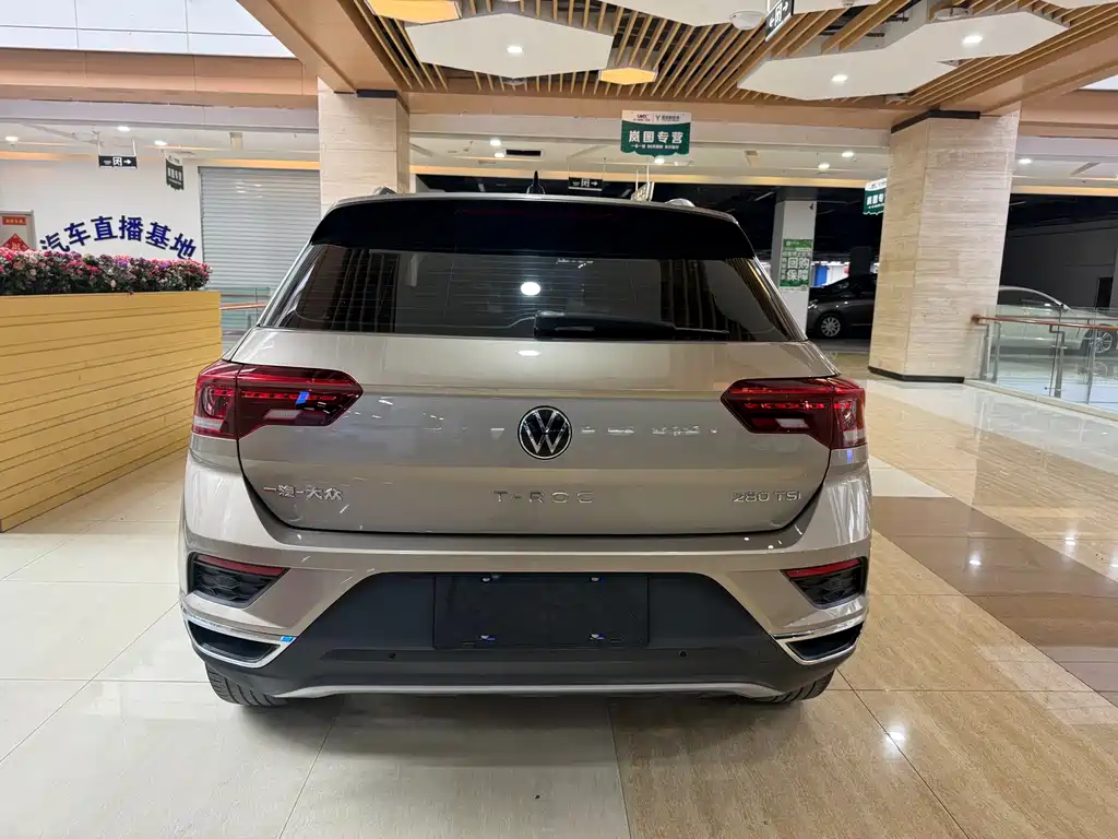 Volkswagen T-Roc — фото 5