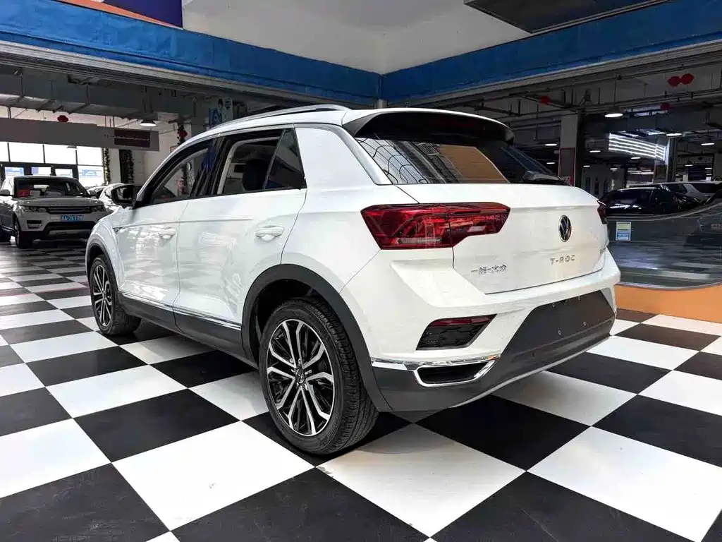 Volkswagen T-Roc — фото 16