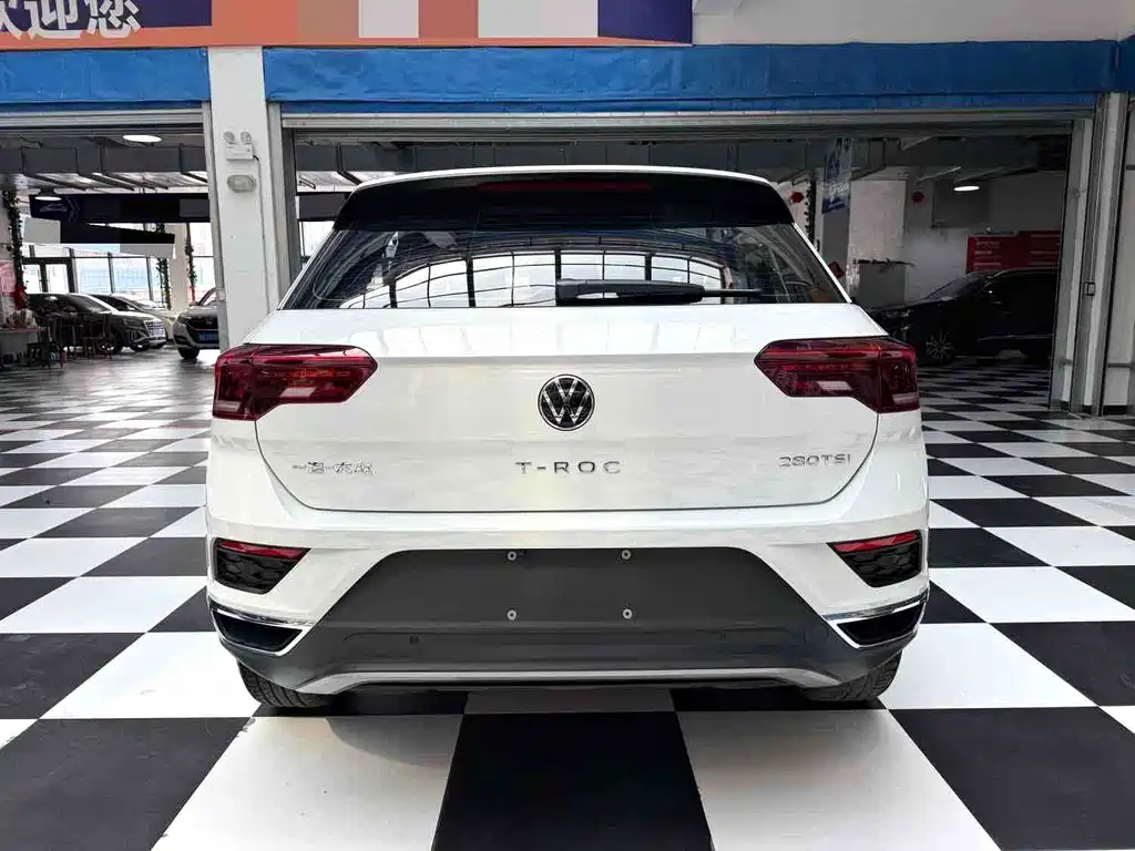 Volkswagen T-Roc — фото 17