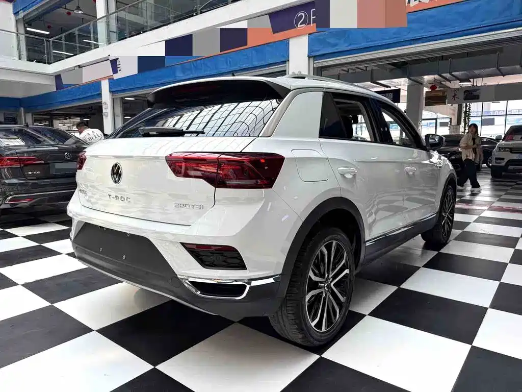 Volkswagen T-Roc — фото 18