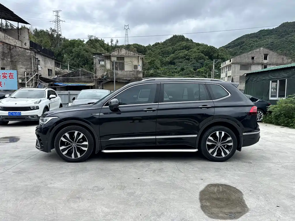 Volkswagen Tiguan L — фото 2