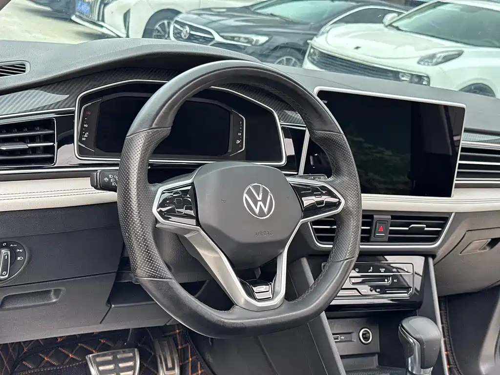 Volkswagen Tiguan L — фото 17