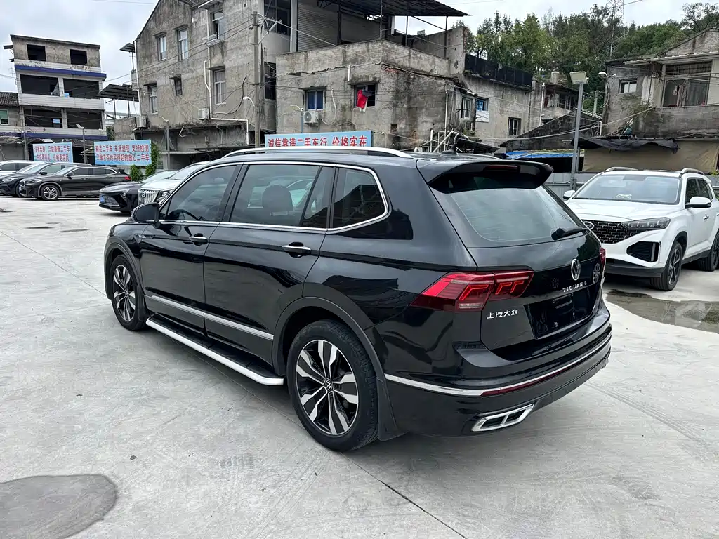 Volkswagen Tiguan L — фото 3