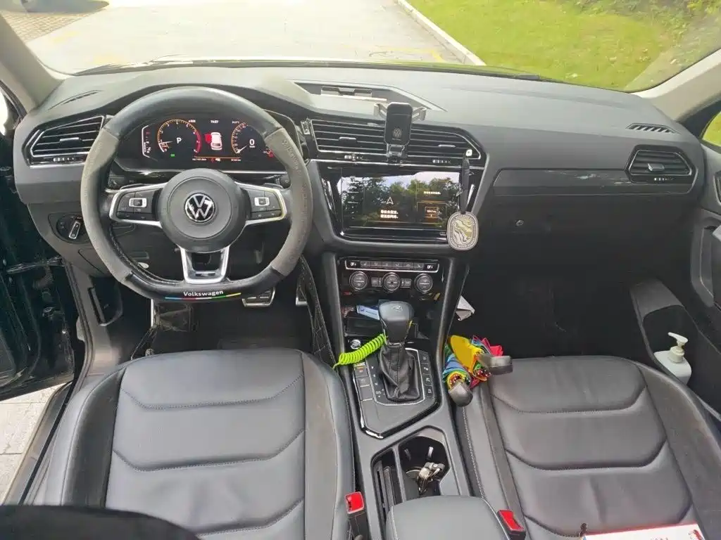 Volkswagen Tiguan L — фото 13