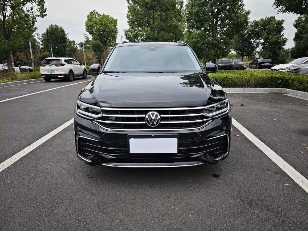 Volkswagen Tiguan L — фото 2