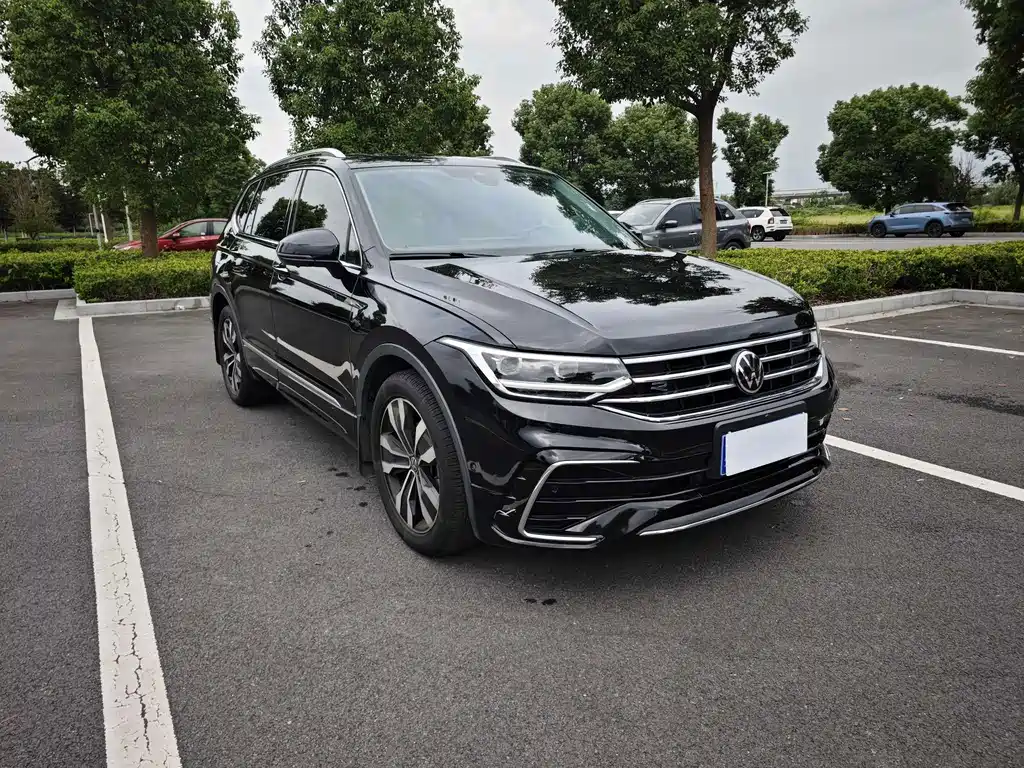 Volkswagen Tiguan L — фото 3