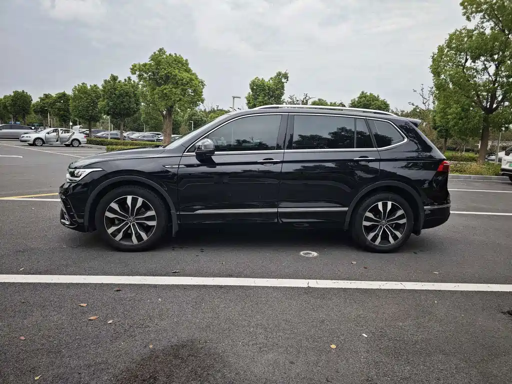 Volkswagen Tiguan L — фото 4