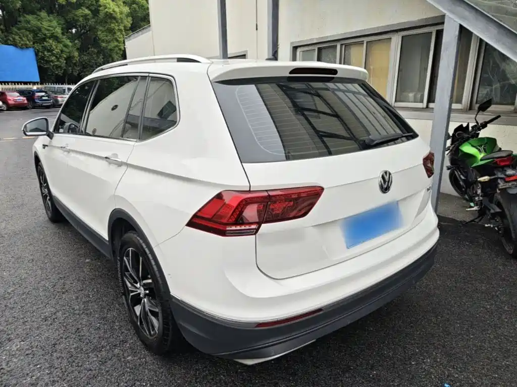 Volkswagen Tiguan L — фото 5