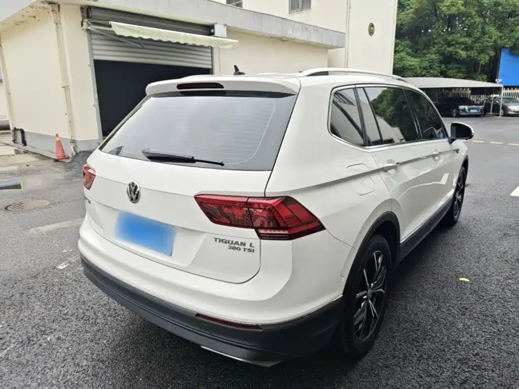 Volkswagen Tiguan L — фото 7