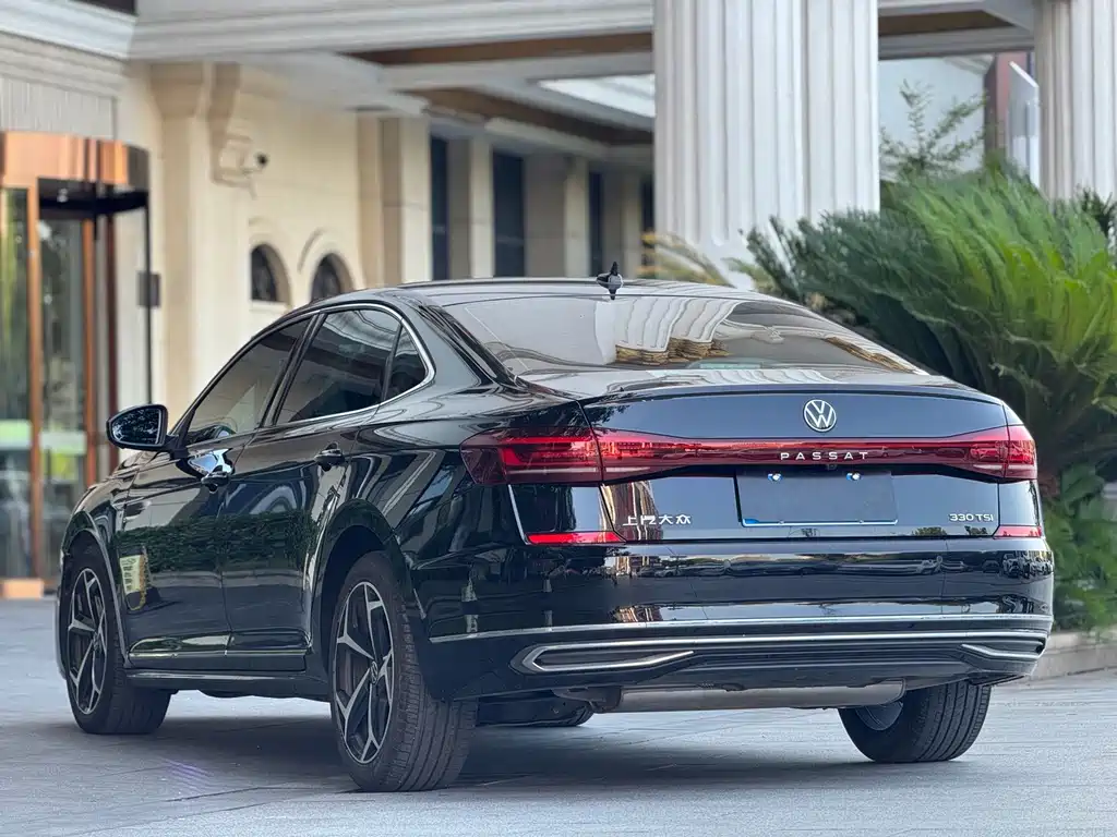 Volkswagen Passat — фото 10