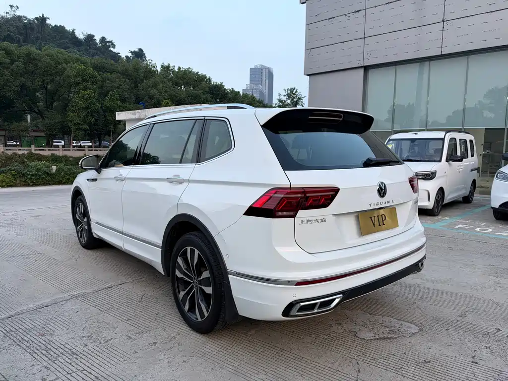 Volkswagen Tiguan L — фото 7