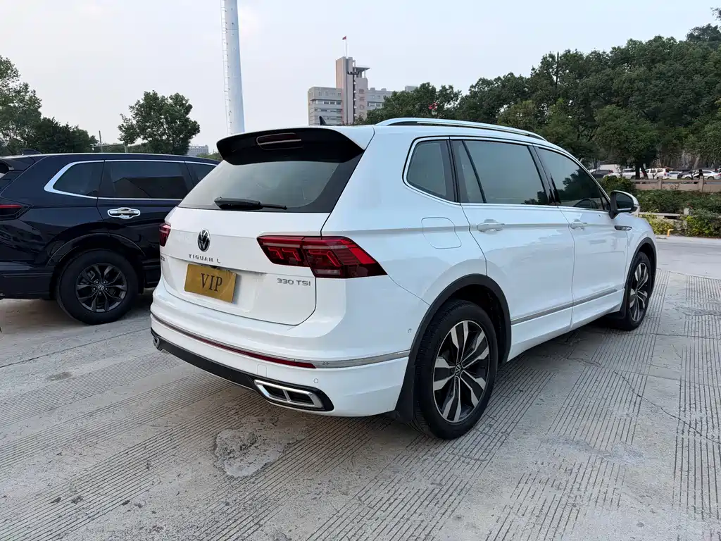 Volkswagen Tiguan L — фото 9