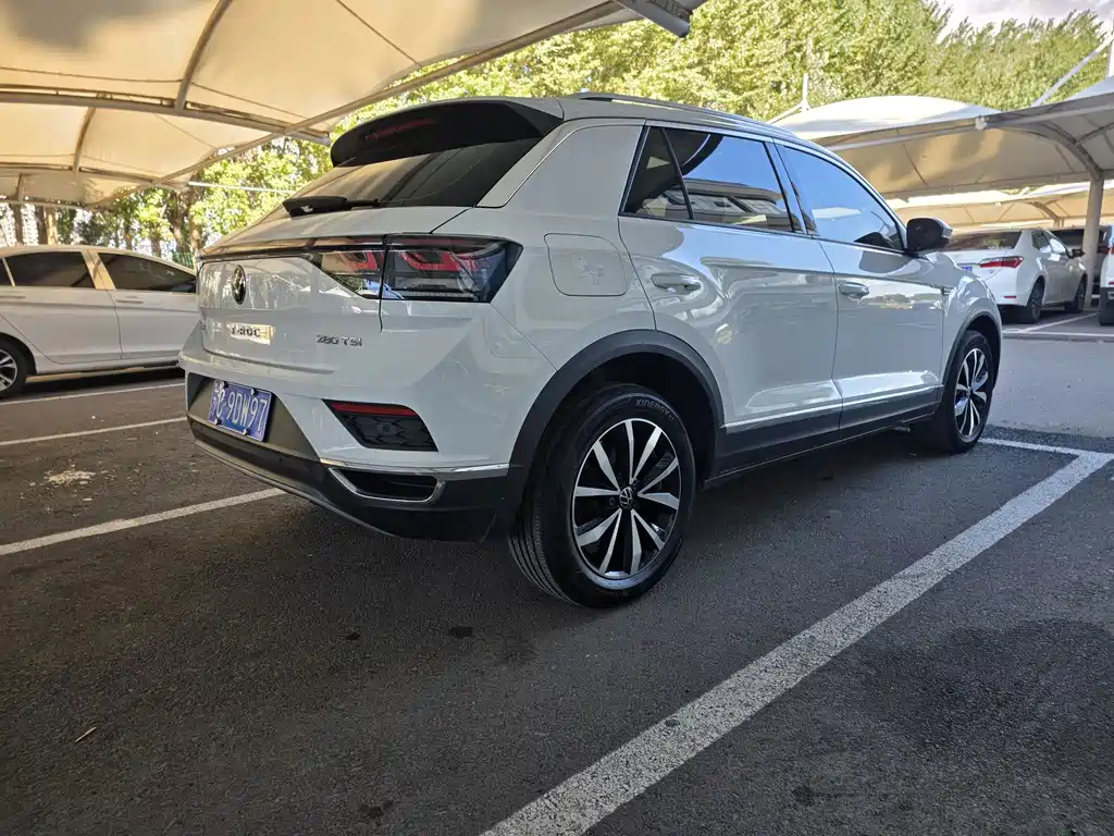 Volkswagen T-Roc — фото 20
