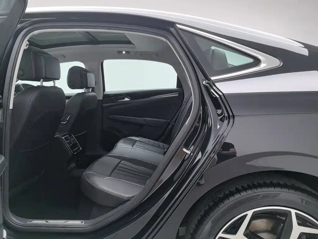 Volkswagen Passat — фото 15