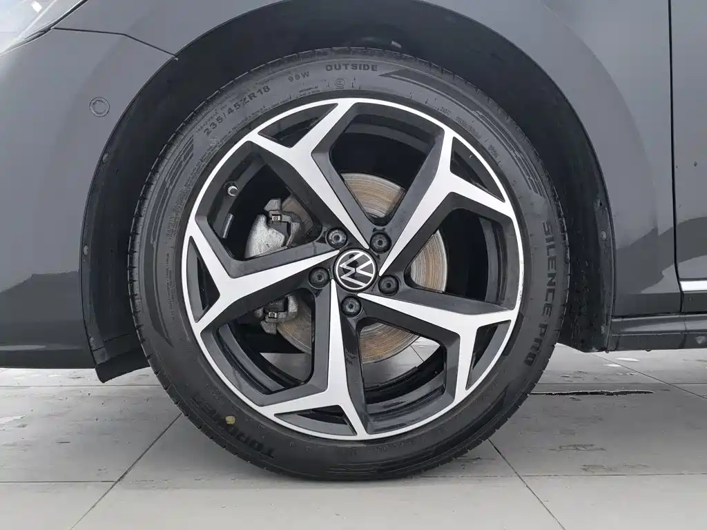 Volkswagen Passat — фото 17