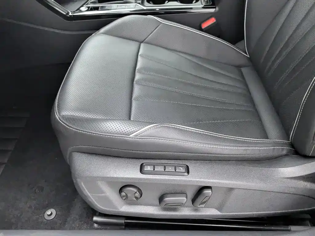 Volkswagen Passat — фото 20