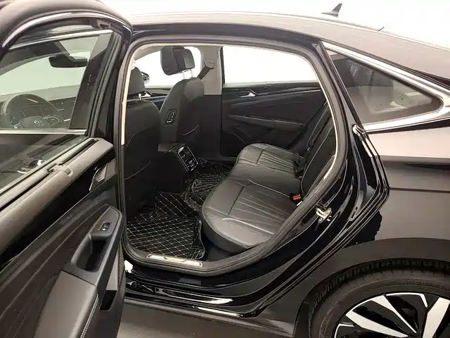 Volkswagen Passat — фото 13
