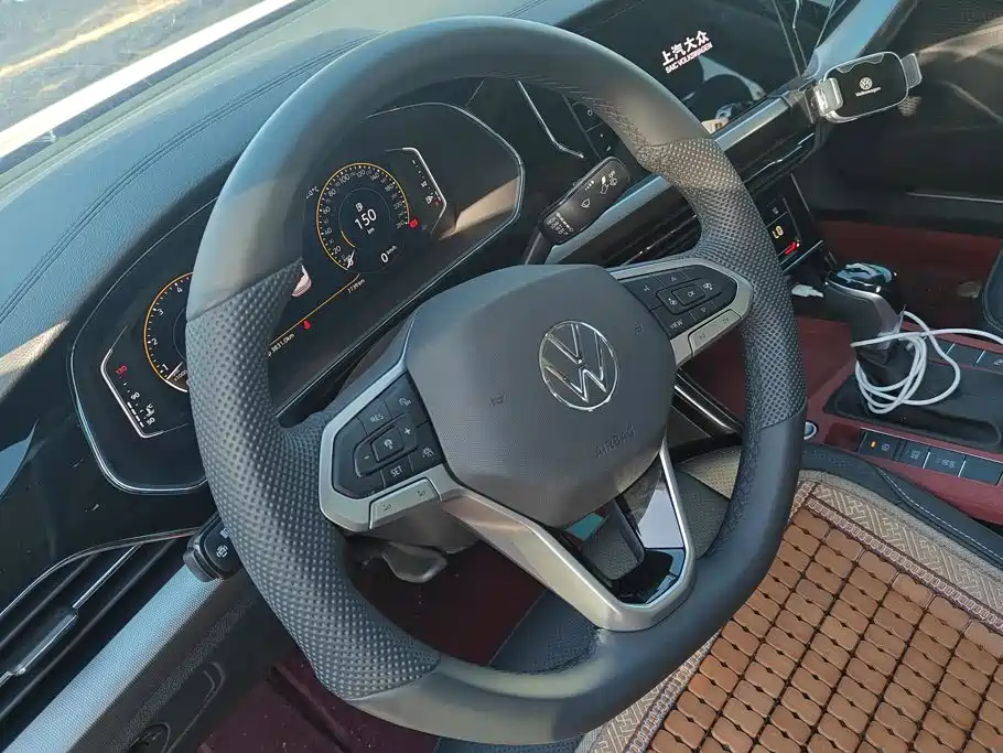 Volkswagen Passat — фото 15