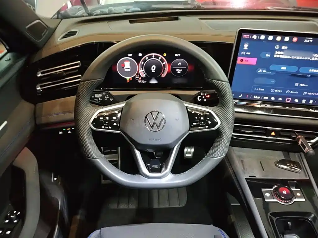 Volkswagen Tiguan L — фото 11