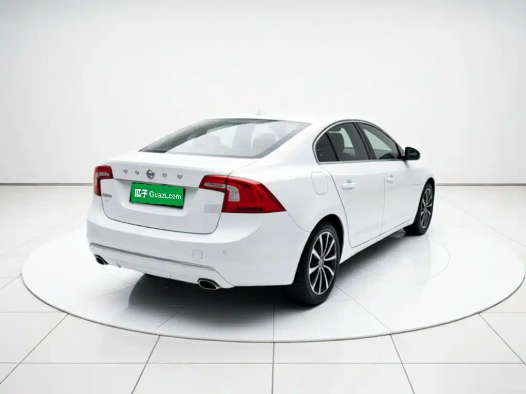 Volvo S60 — фото 4
