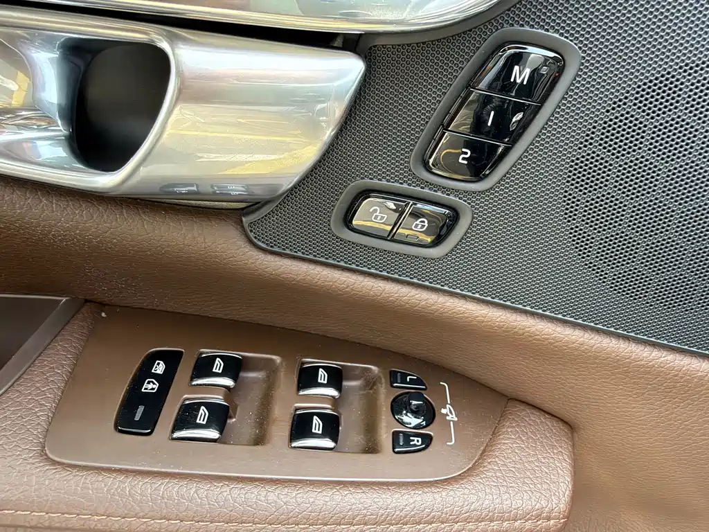 Volvo S90 — фото 23