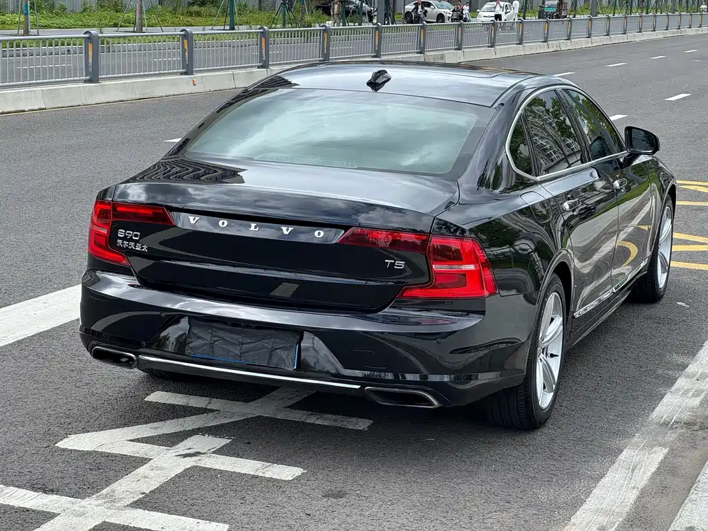 Volvo S90 — фото 17
